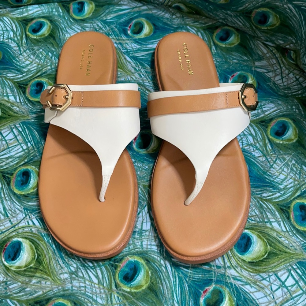 Cole Haan Women’s Felicity White Tan Gold Buckle Grand Flat Sandal Size 8